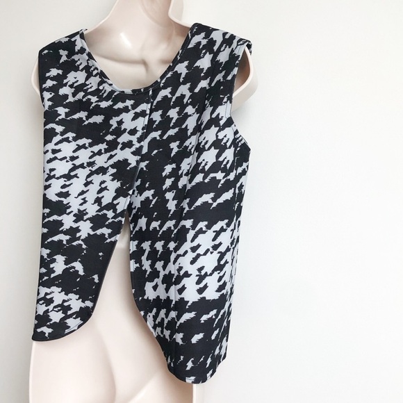 Avon open back houndstooth plaid scoop neck split back pullover sleeveless top - Picture 5 of 13